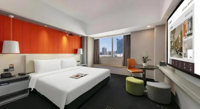 Bed in Aishang Hotel (Lecong Furniture Mall, Foshan)