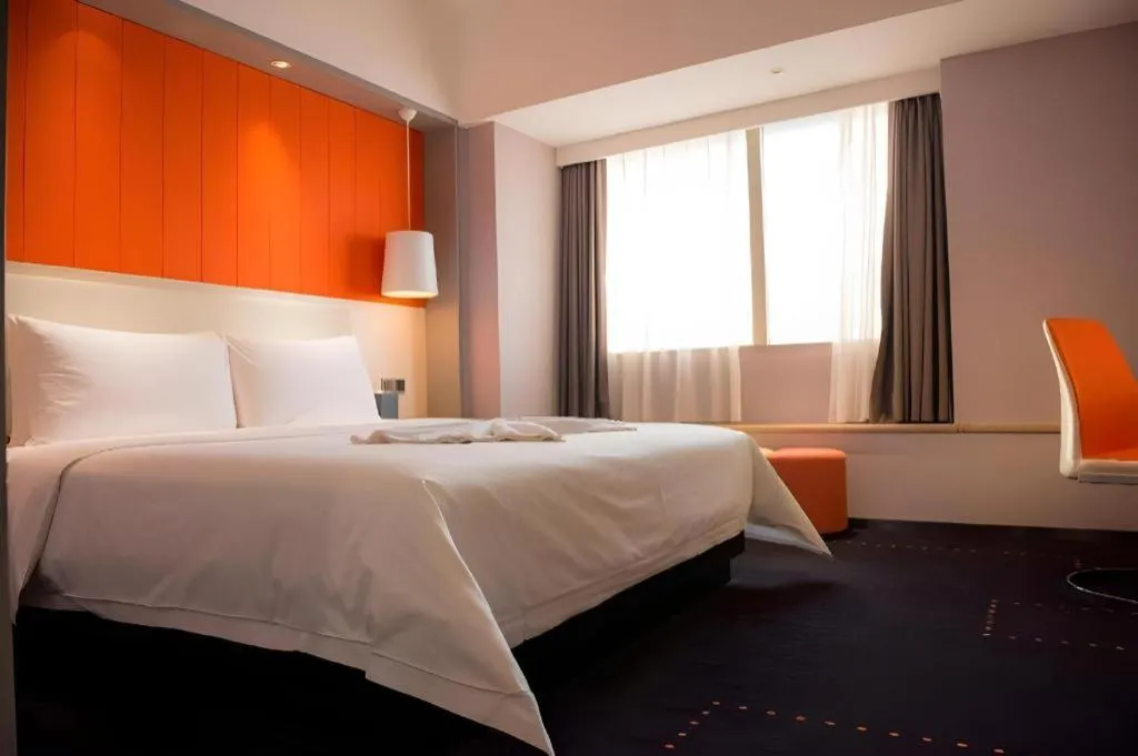 Bed in Aishang Hotel (Lecong Furniture Mall, Foshan)