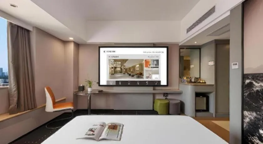 Bed in Aishang Hotel (Lecong Furniture Mall, Foshan)