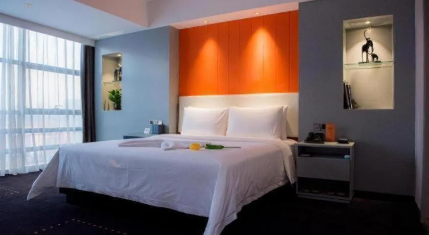 Bed in Aishang Hotel (Lecong Furniture Mall, Foshan)