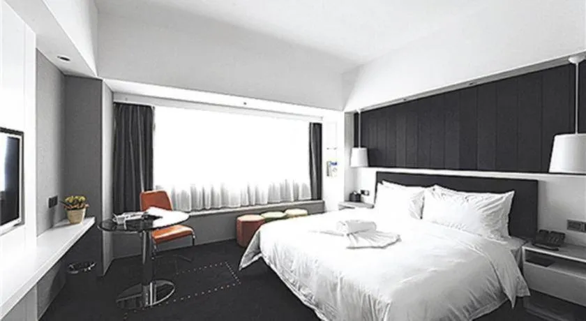 Bed in Aishang Hotel (Lecong Furniture Mall, Foshan)