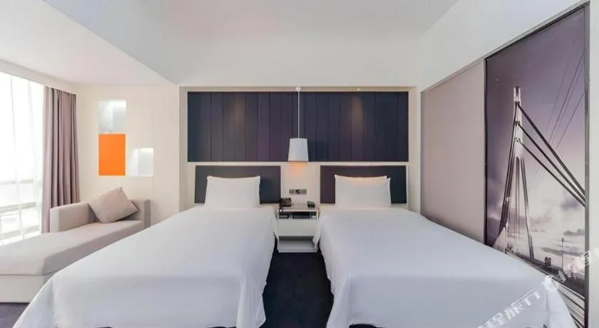 Bed in Aishang Hotel (Lecong Furniture Mall, Foshan)