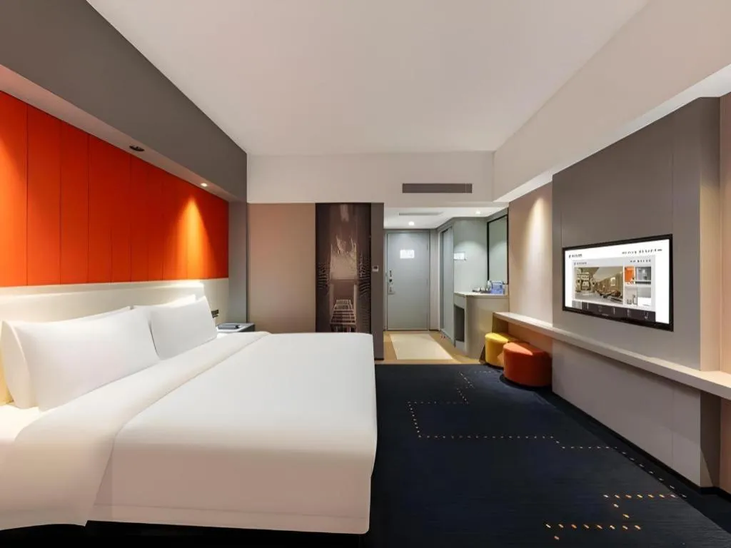 Bed in Aishang Hotel (Lecong Furniture Mall, Foshan)