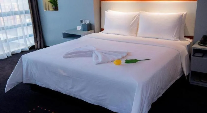 Bed in Aishang Hotel (Lecong Furniture Mall, Foshan)