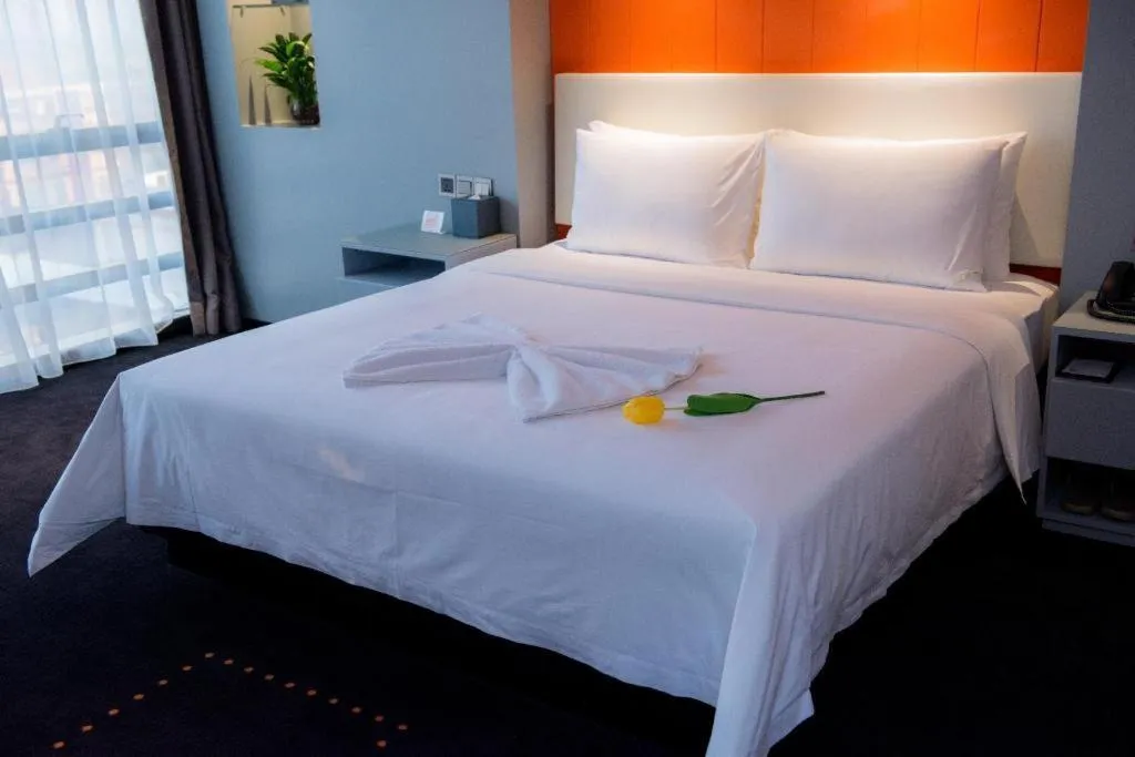 Bed in Aishang Hotel (Lecong Furniture Mall, Foshan)