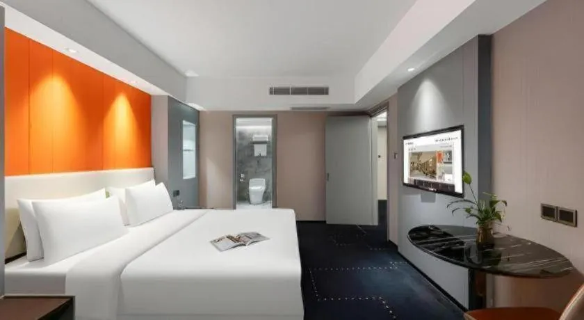 Bed in Aishang Hotel (Lecong Furniture Mall, Foshan)