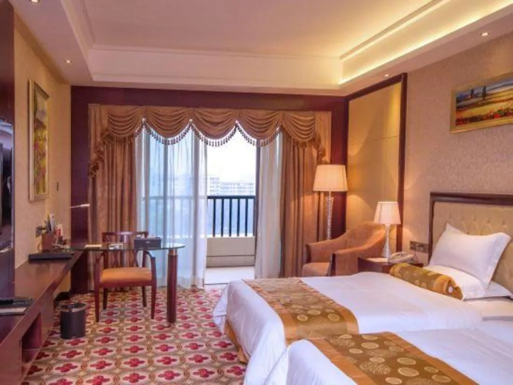 Bed in Taishan Bojue Hotel