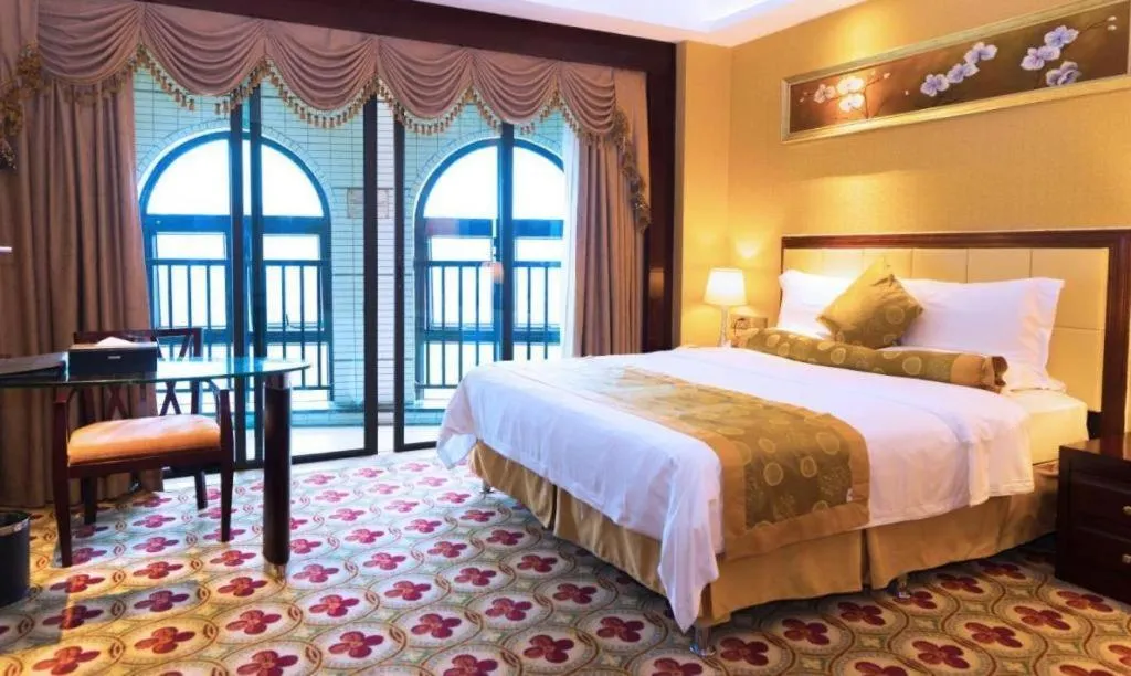 Bed in Taishan Bojue Hotel