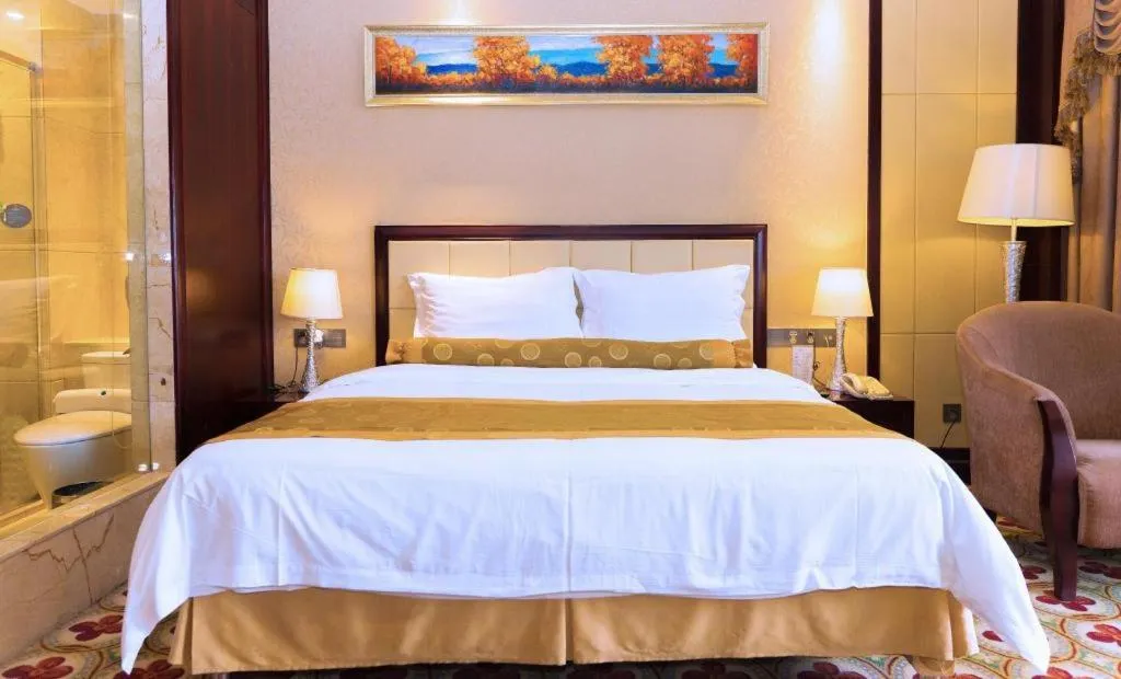 Bed in Taishan Bojue Hotel