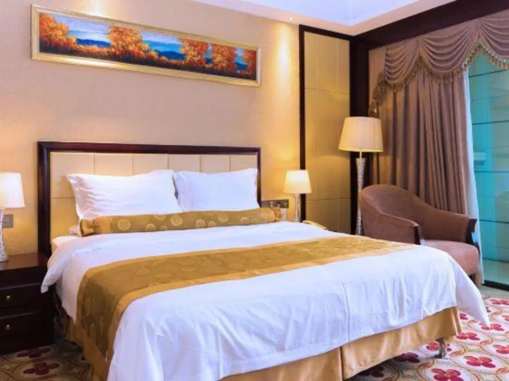 Bed in Taishan Bojue Hotel