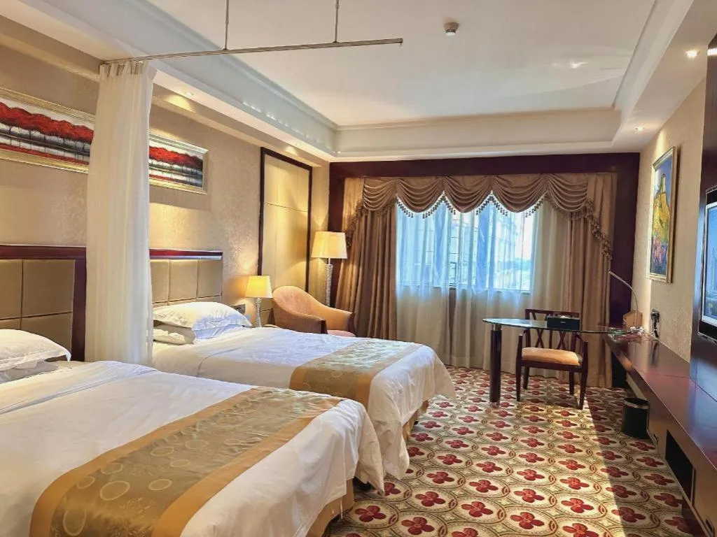 Bed in Taishan Bojue Hotel