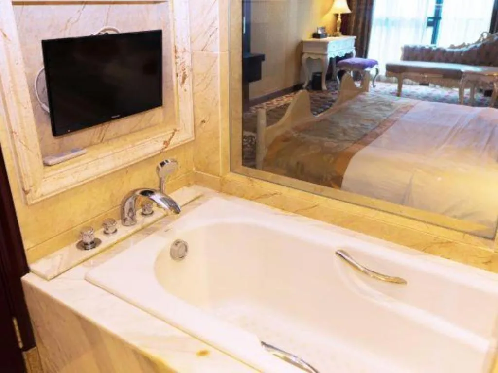 Bed in Taishan Bojue Hotel