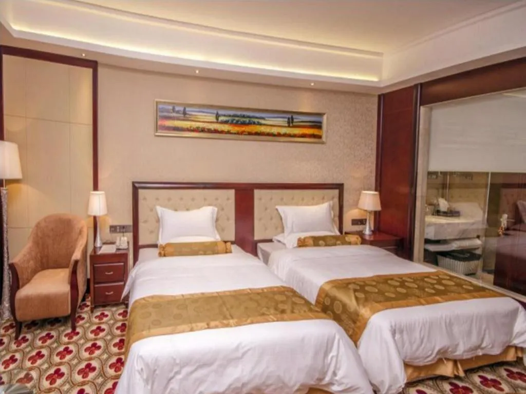 Bed in Taishan Bojue Hotel