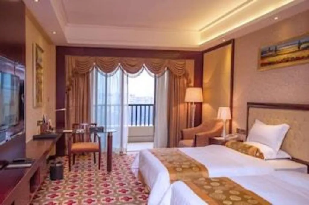 Bed in Taishan Bojue Hotel