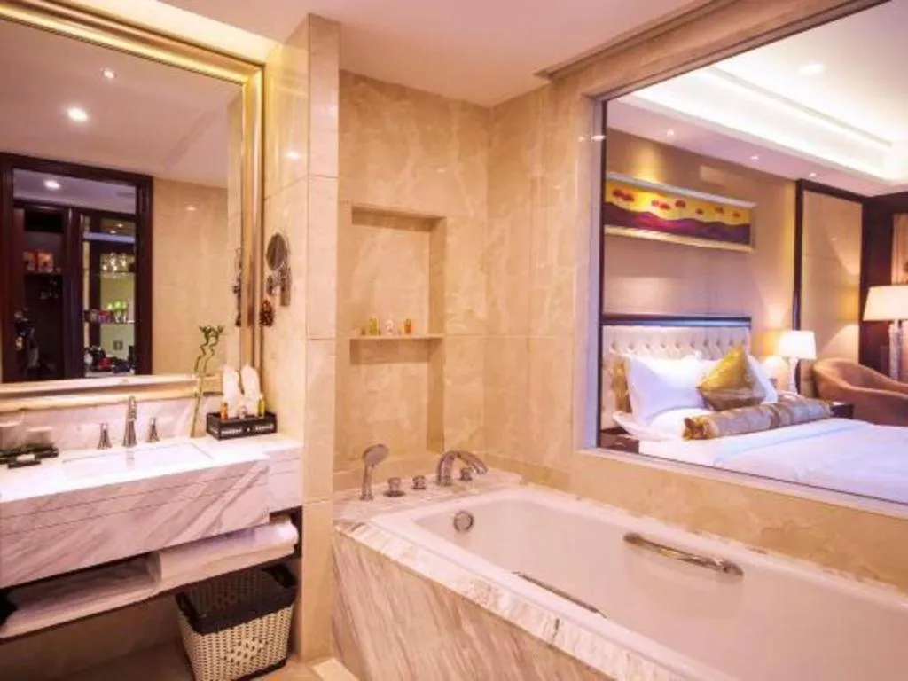 Bed in Taishan Bojue Hotel