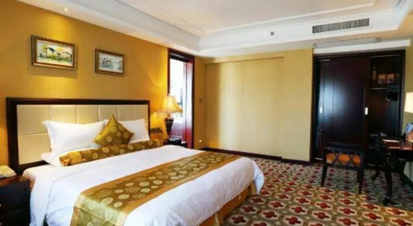 Bed in Taishan Bojue Hotel