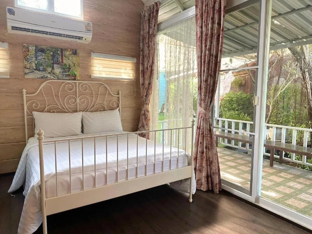 Bed in Greenview Resort