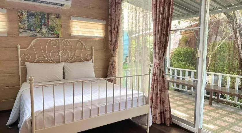 Bed in Greenview Resort