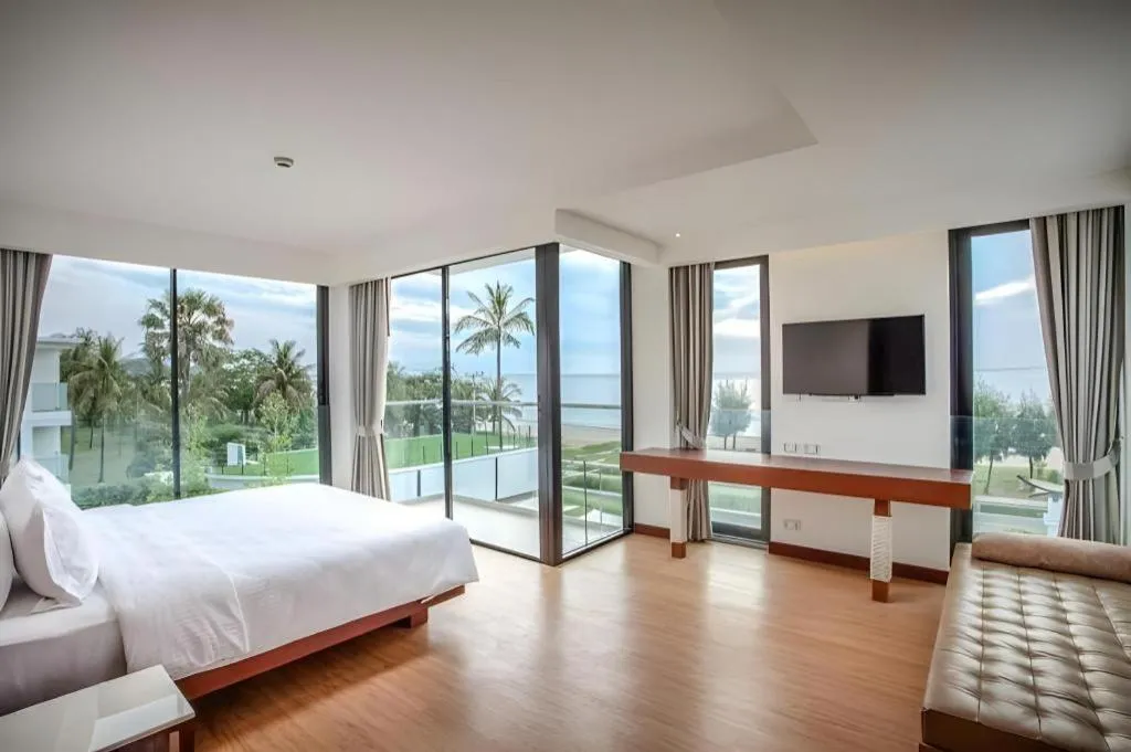 Bed in Varinah Resort