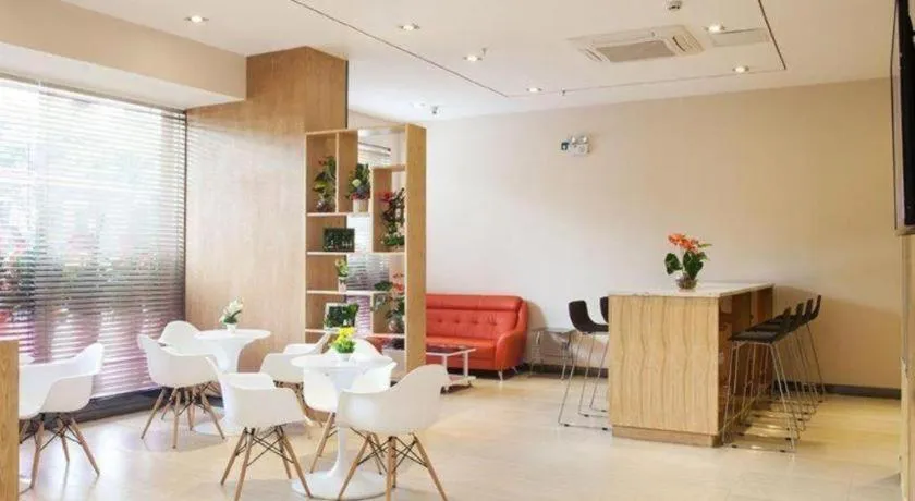 IU Hotel Guangzhou Sports Center Lin He West Metro Branch