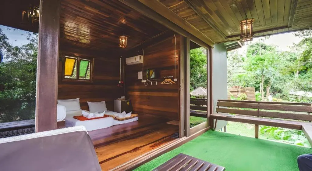 Bed in River View Resort At Chaewlan