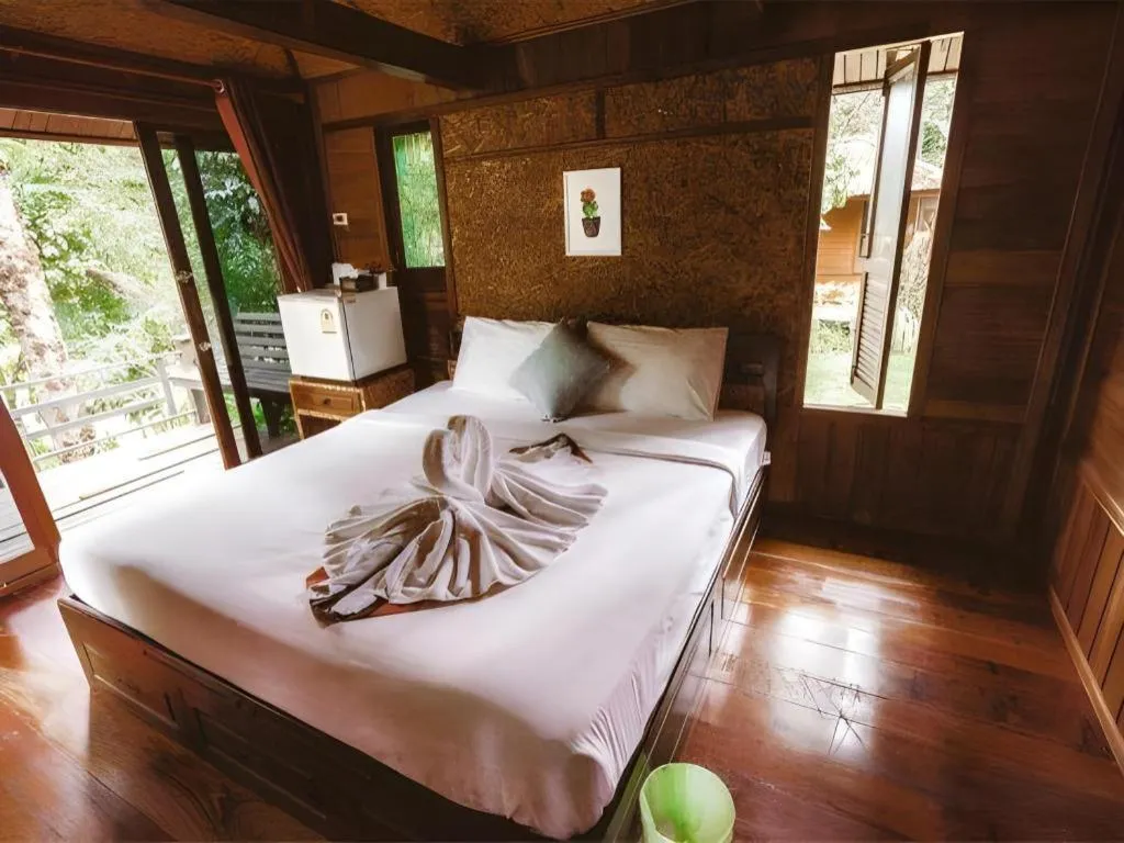 Bed in River View Resort At Chaewlan