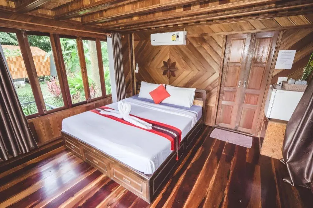 Bed in River View Resort At Chaewlan