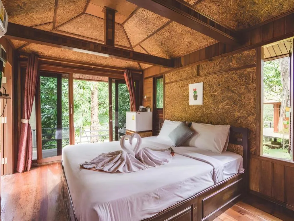 Bed in River View Resort At Chaewlan