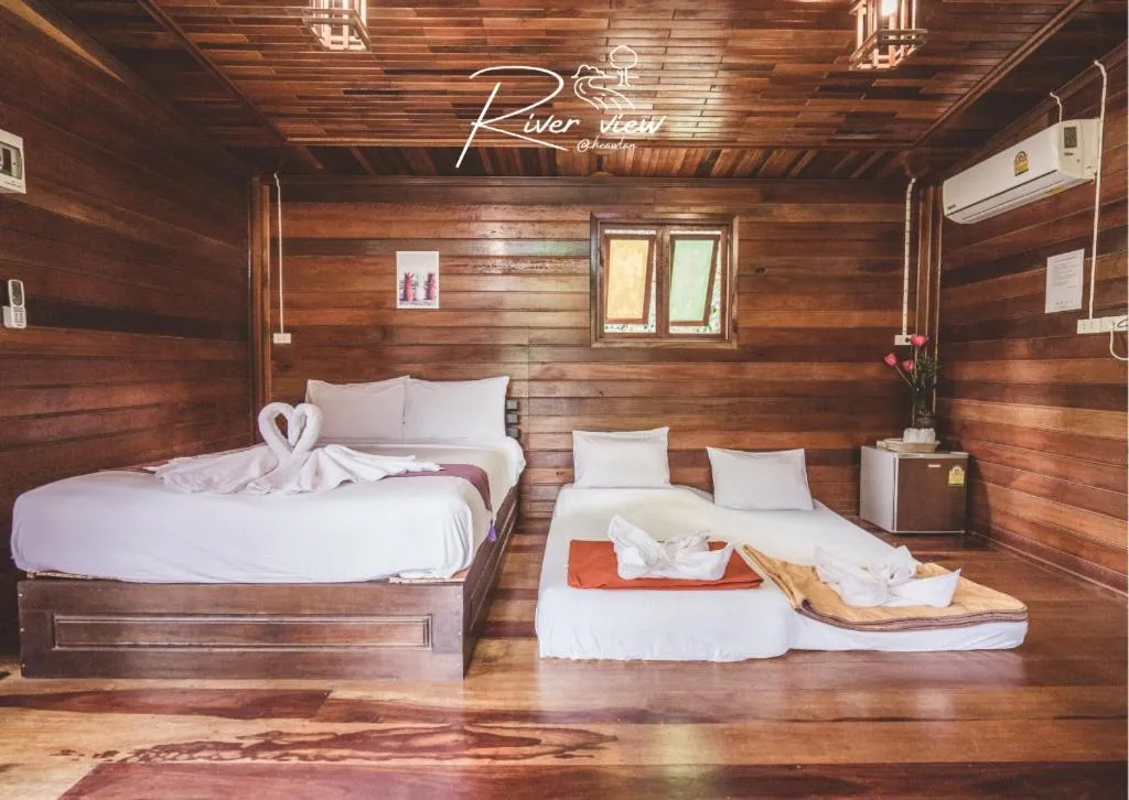 Bed in River View Resort At Chaewlan