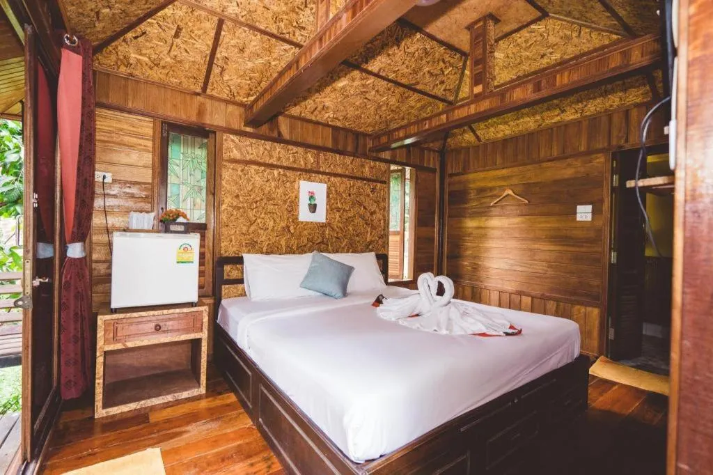 Bed in River View Resort At Chaewlan