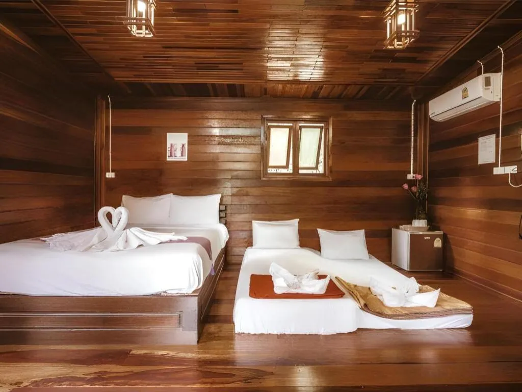 Bed in River View Resort At Chaewlan