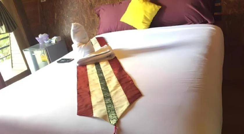 Bed in River View Resort At Chaewlan