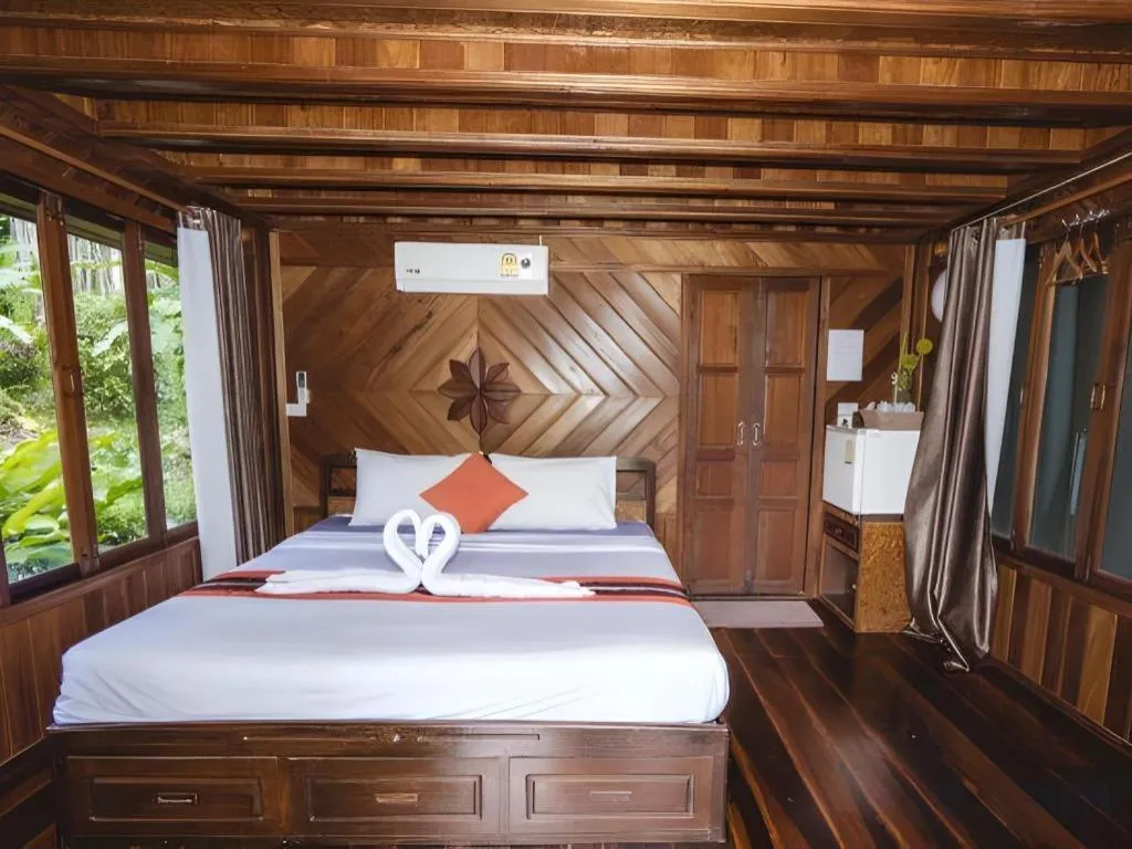 Bed in River View Resort At Chaewlan