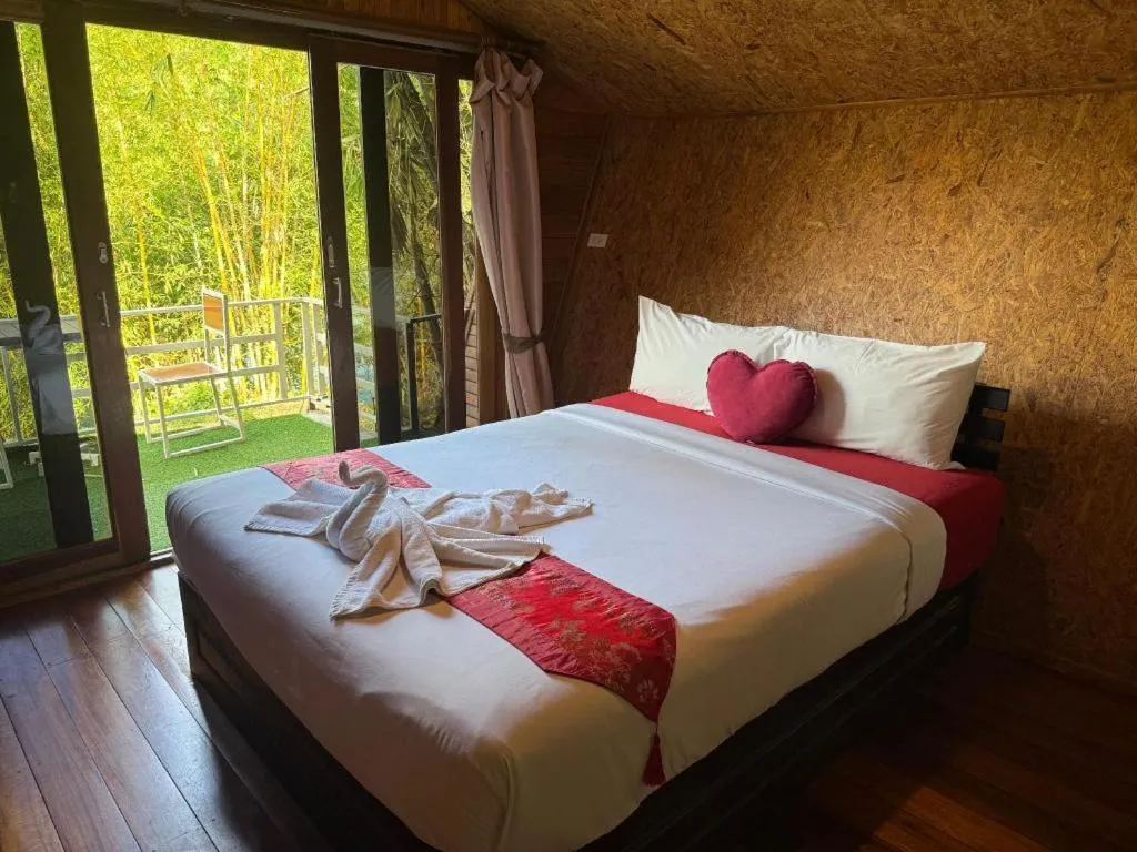 Bed in River View Resort At Chaewlan