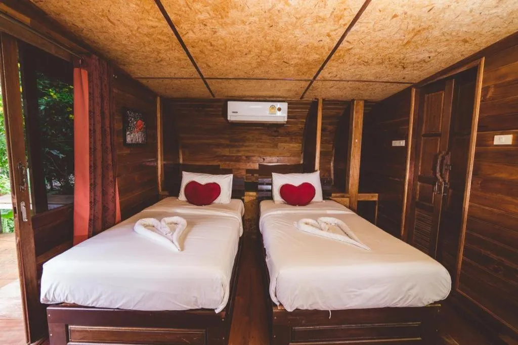 Bed in River View Resort At Chaewlan