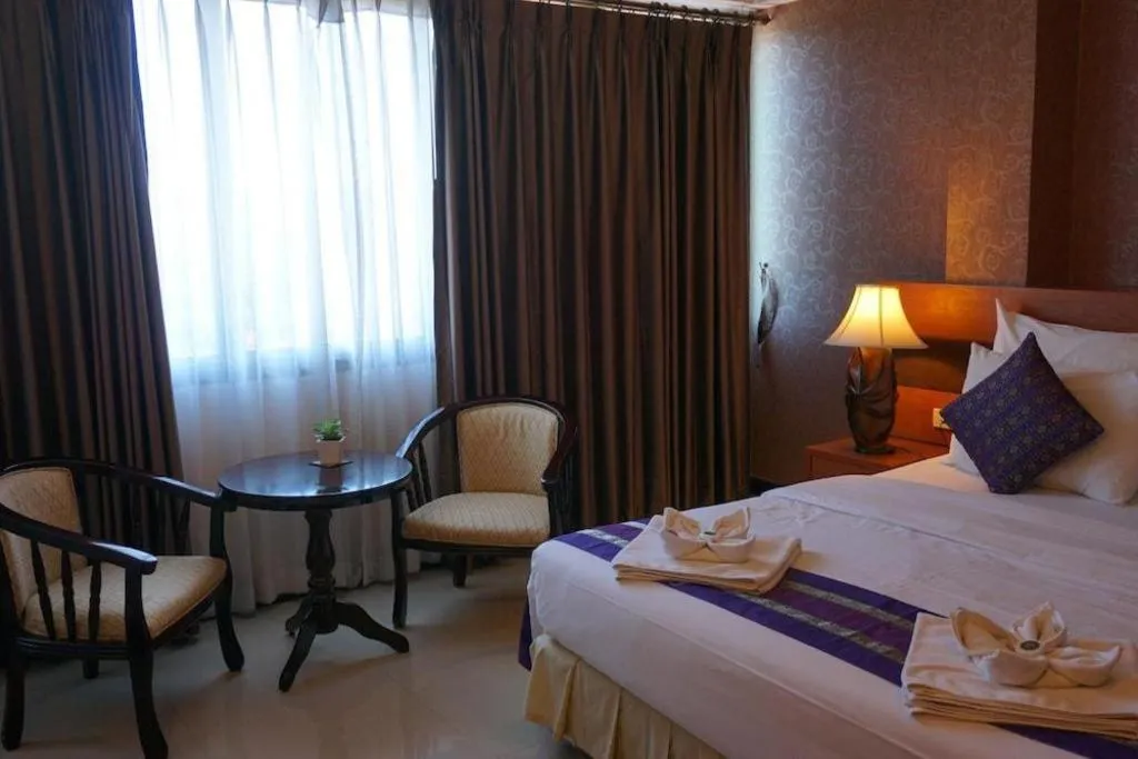 Bed in Sirimathani Hotel