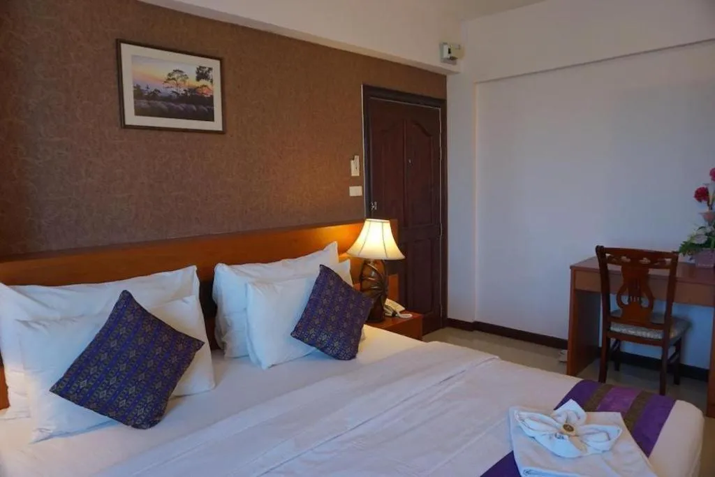 Bed in Sirimathani Hotel