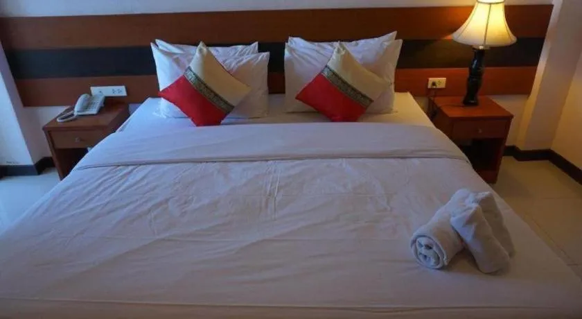 Bed in Sirimathani Hotel