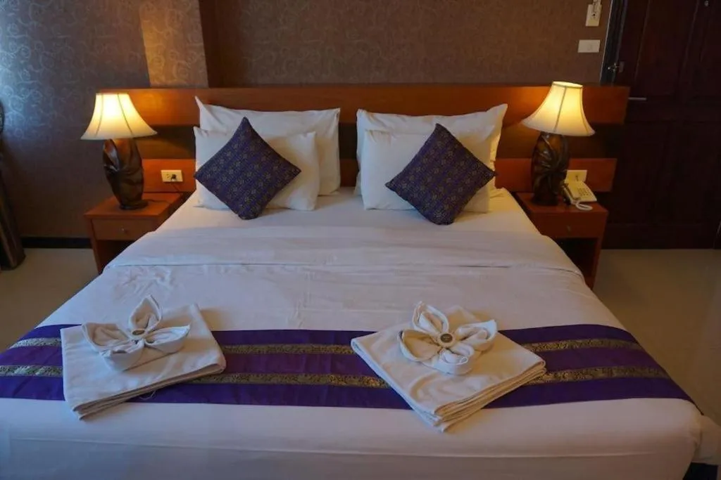 Bed in Sirimathani Hotel