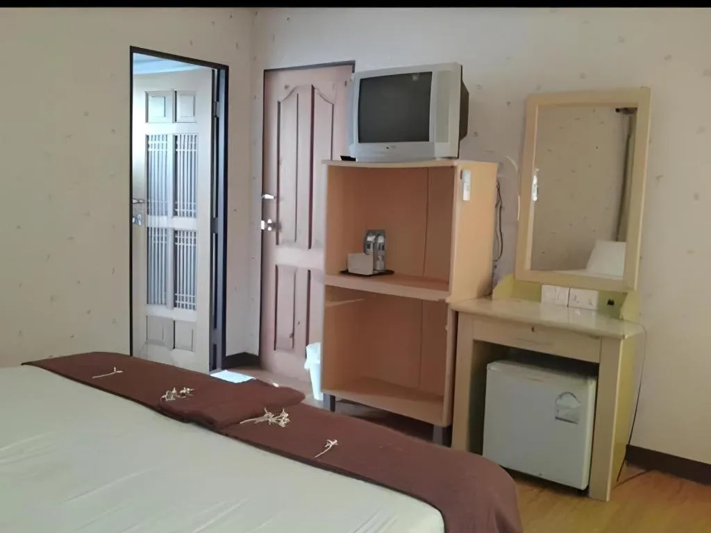 Bed in Ko Kut Ao Phrao Beach Resort