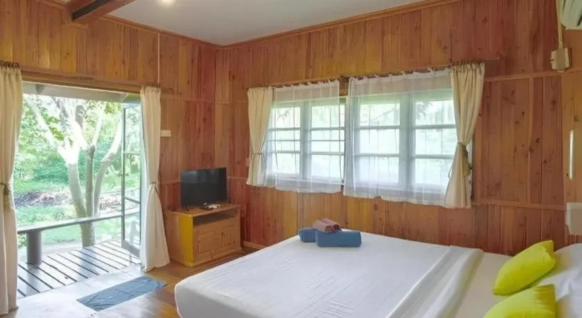 Bed in Ko Kut Ao Phrao Beach Resort