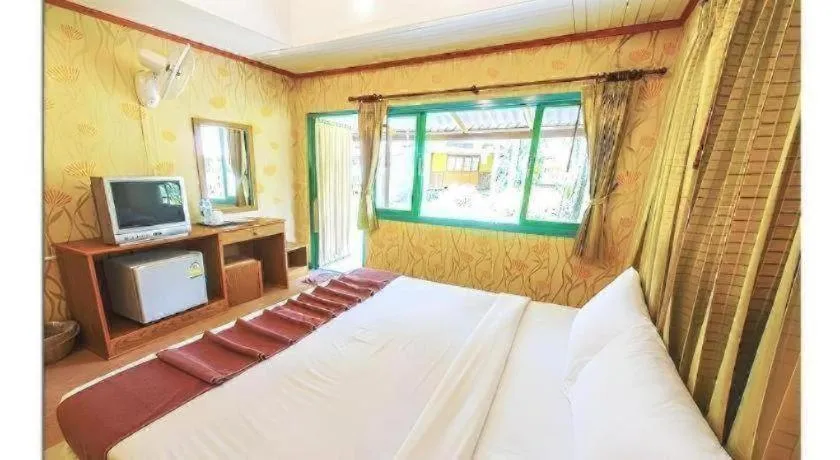 Bed in Ko Kut Ao Phrao Beach Resort