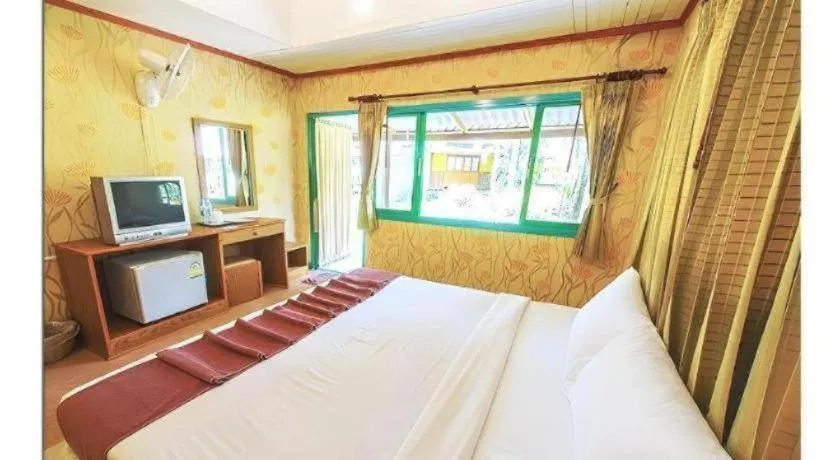 Bed in Ko Kut Ao Phrao Beach Resort