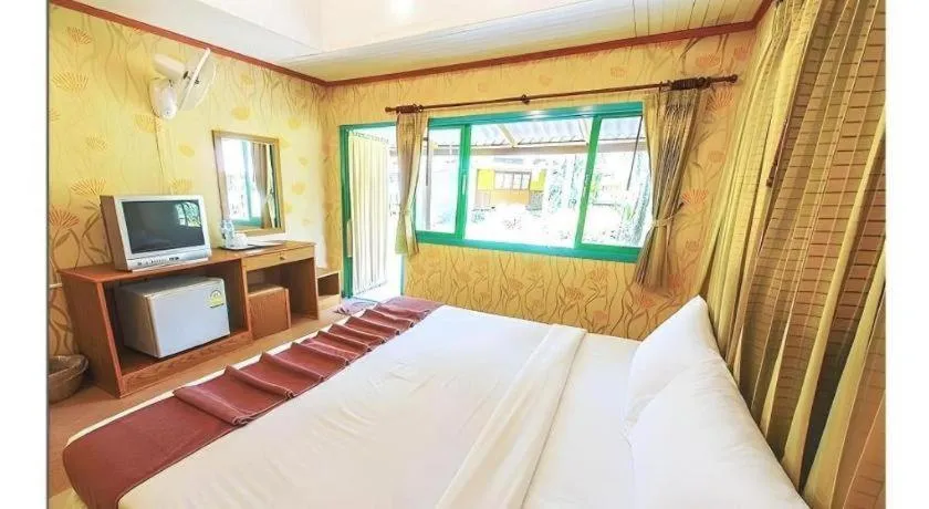 Bed in Ko Kut Ao Phrao Beach Resort