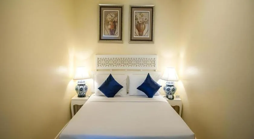 Bed in Lido Beach Hotel