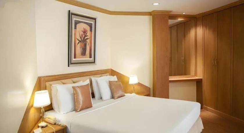 Bed in Lido Beach Hotel