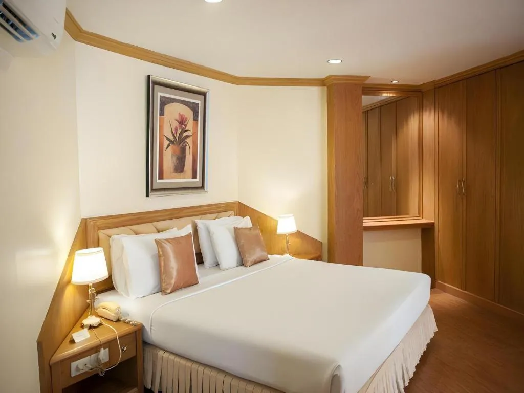 Bed in Lido Beach Hotel