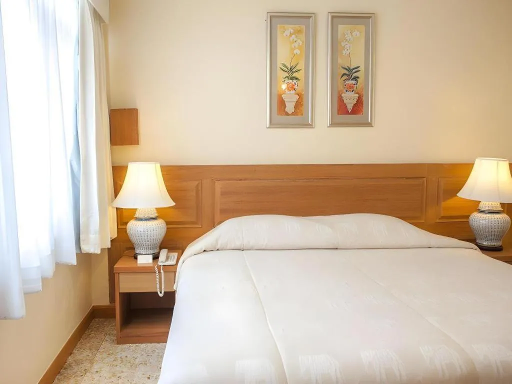 Bed in Lido Beach Hotel