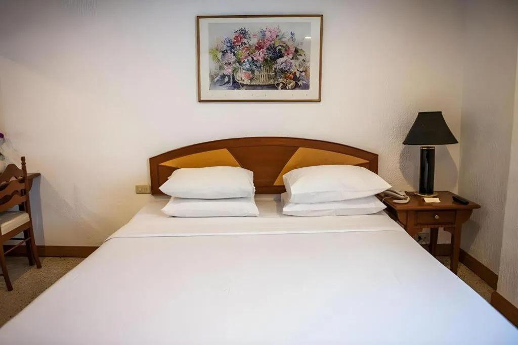 Bed in Lido Beach Hotel