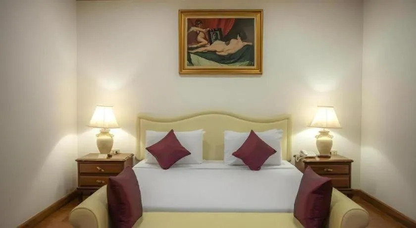 Bed in Lido Beach Hotel